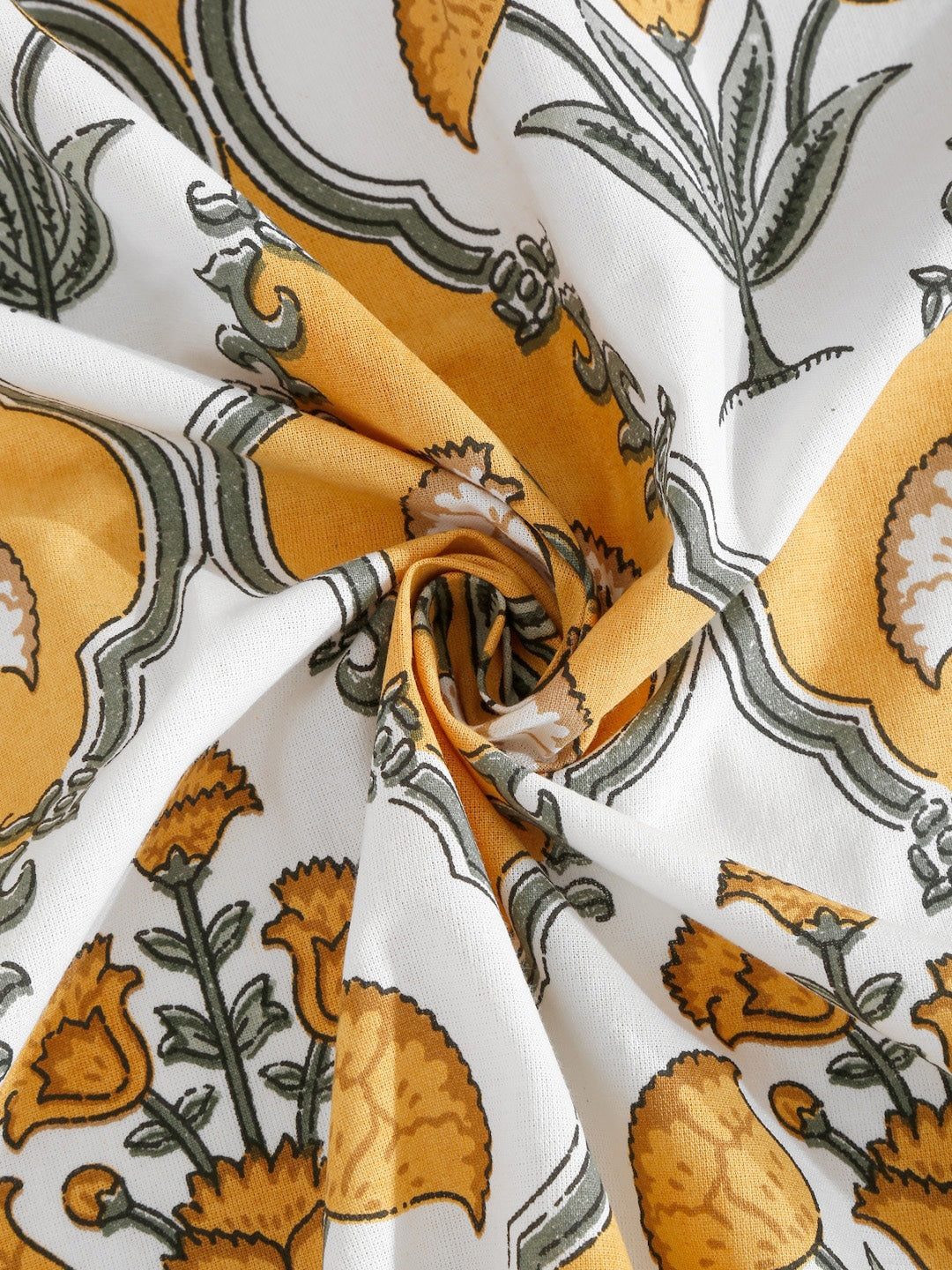 White & Yellow Floral King Bedsheet with 2 Pillow Covers