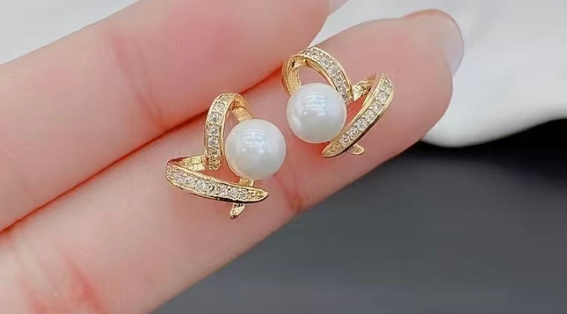 Love Heart Faux Pearl Ladies Stud Earrings