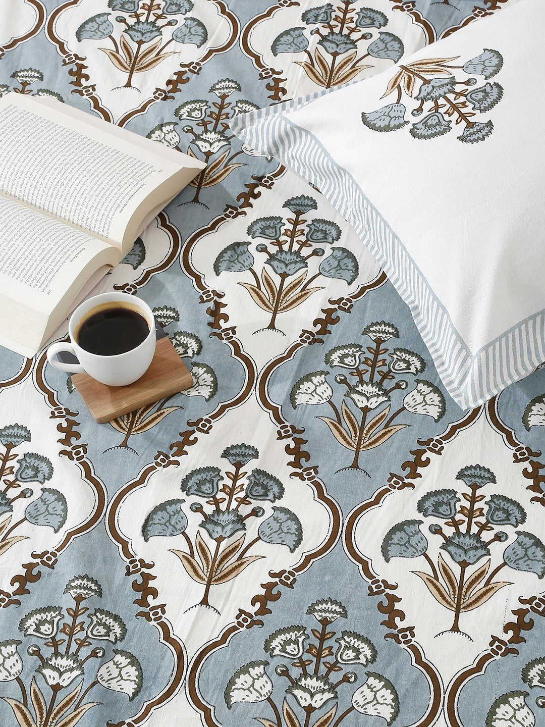 White & Grey Floral King Bedsheet with 2 Pillow Covers