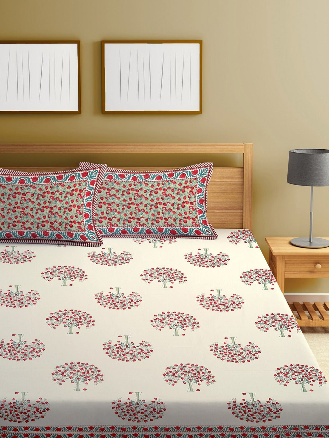 Cream-Coloured Ethnic Motifs Cotton King Bedsheet & 2 Pillow Covers