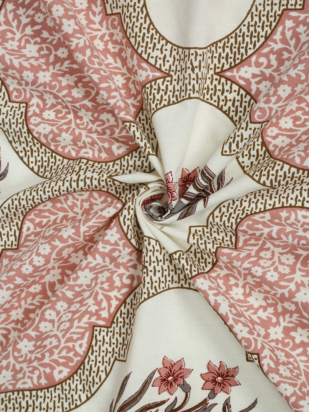 Cream-Coloured & Pink Floral Cotton King Bedsheet with 2 Pillow Covers